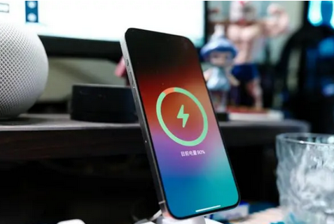 建湖苹果15换屏服务分享用什么充电器给iPhone15充电更好 